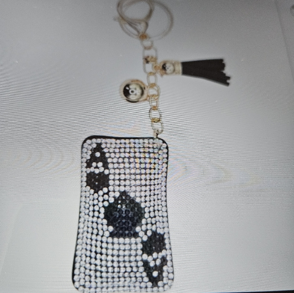 DIVAS LiMiTED Black and White Beaded Card Holder